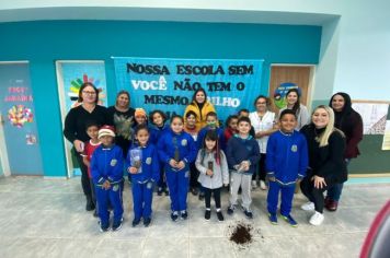 Foto - Dia da Árvore (21/09) – Mudas foram plantadas nas creches e escolas municipais