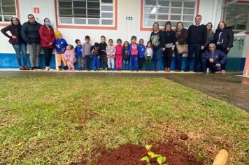 Foto - Dia da Árvore (21/09) – Mudas foram plantadas nas creches e escolas municipais