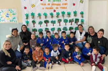 Foto - Dia da Árvore (21/09) – Mudas foram plantadas nas creches e escolas municipais