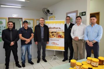 Apiário Campos Floridos realizou lançamento da sua 