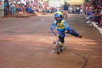 Show de motociclismo passa mensagens educativas