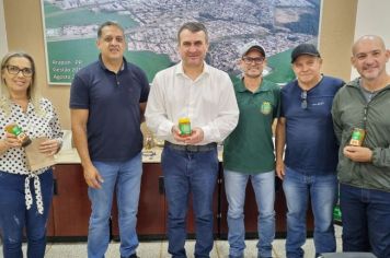 PREFEITO RECEBE REPRESENTANTES DA APICULTURA LOCAL