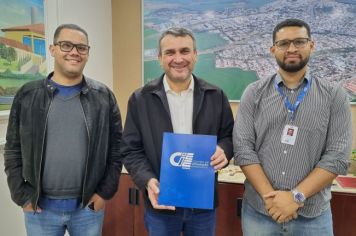 Prefeito recebe coordenador regional do CIEE/PR