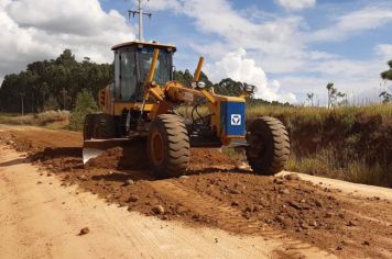 Agricultura continua serviço nas estradas rurais