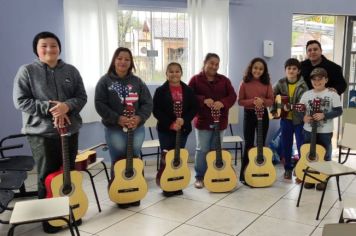 AULAS DE VIOLÃO PARA A COMUNIDADE DE CALÓGERAS