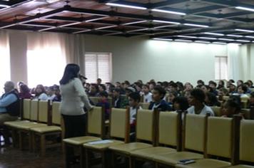 Palestra sobre abuso sexual de crianÃ§as e adolescentes marca as atividades do dia 18 de maio