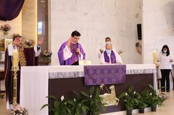 Arapoti sedia celebração com o padre Reginaldo Manzotti