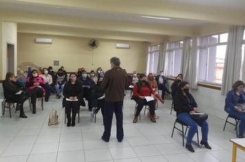 Diretoras e Coordenadoras das escolas da Rede Municipal participam de reunião para receber orientações sobre o Ensino híbrido