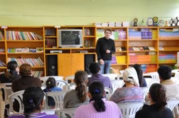 Pais de alunos da Escola Dona Zizi aprendem sobre prevenÃ§Ã£o e combate de piolhos