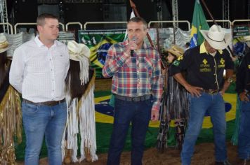 1ª Fecomércio começa com rodeio e show de Matogrosso e Mathias