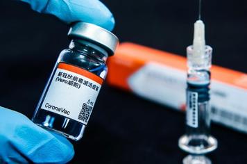 COVID-19 - Prefeitura retoma vacinação de segunda dose da CORONAVAC