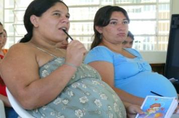 Gestantes aprendem a cuidar de bebÃªs