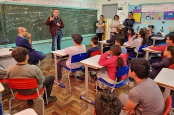 Prefeito participa de conversa com alunos do Colégio Estadual do Cerrado das Cinzas