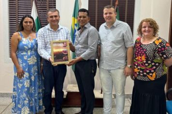 PREFEITURA HOMENAGEIA MOTORISTA QUE ENCONTROU O MENINO ARTUR