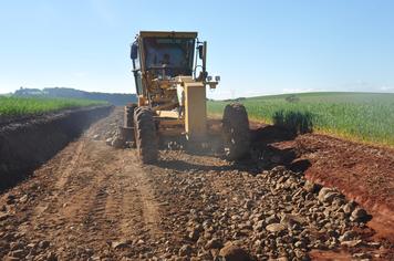 12km de estradas rurais passam por manutenÃ§Ã£o no Tigrinho e FundÃ£o do Tigrinho