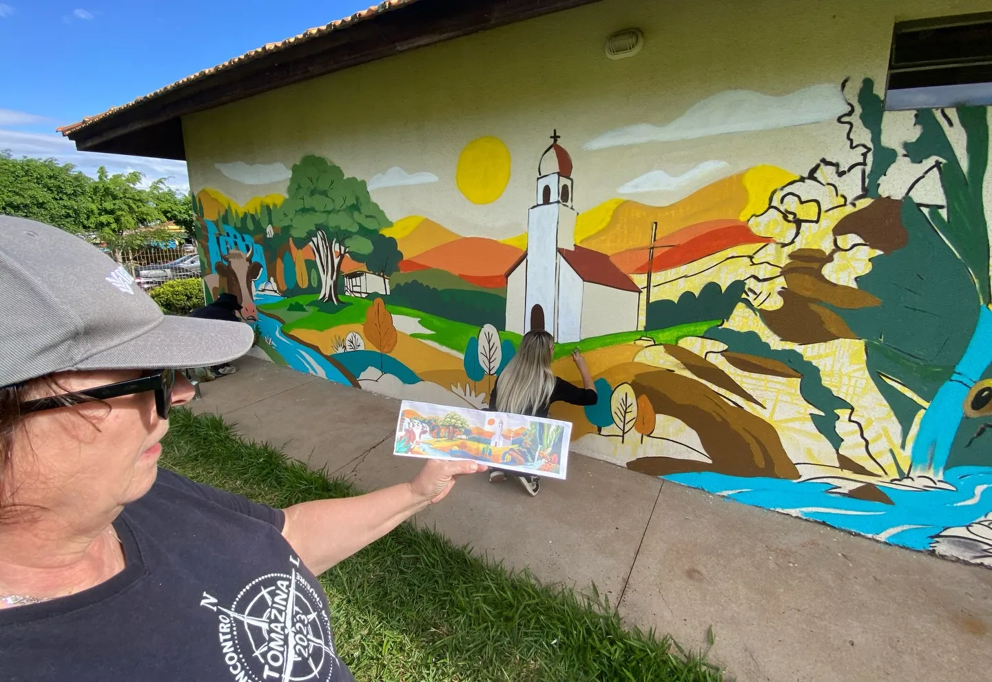 OFICINA DE GRAFITE REVITALIZA PAREDE DA BIBLIOTECA MUNICIPAL
