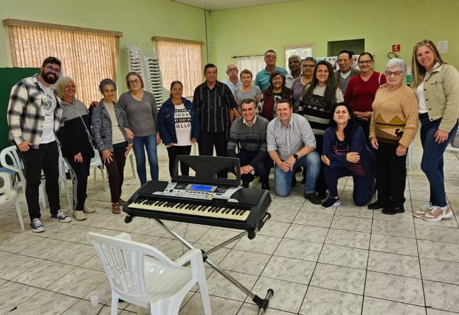 Prefeito e vice visitam Grupo de Idosos do CRAS Central