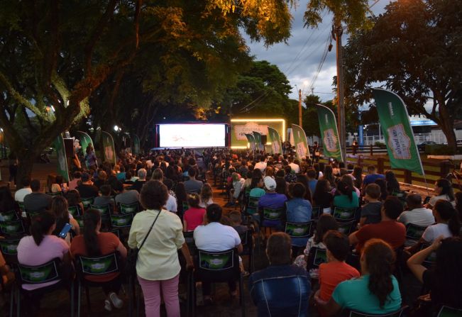 CINEMA NA PRAÇA FOI SUCESSO