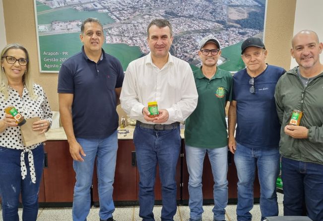 PREFEITO RECEBE REPRESENTANTES DA APICULTURA LOCAL