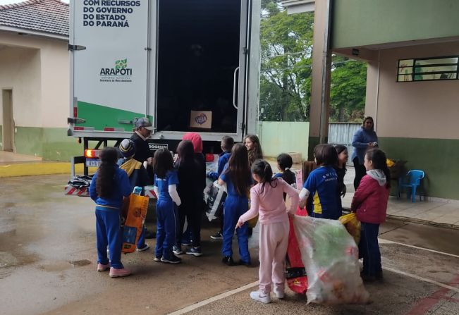 Alunos participam de palestra sobre Coleta Seletiva