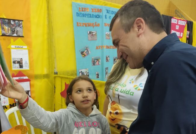 Prefeito visita mostra pedagógica do A União Faz a Vida