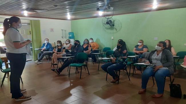 Diretoras das escolas municipais são orientadas sobre procedimentos referentes a casos de Covid-19