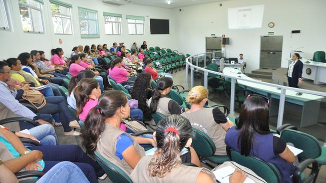SECRETARIA DE SAÃ?DE FAZ ENTREGA DE TABLETS AOS AGENTES DE SAÃ?DE