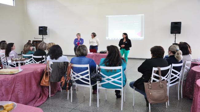 Mulheres se reÃºnem para falar sobre empreendedorismo