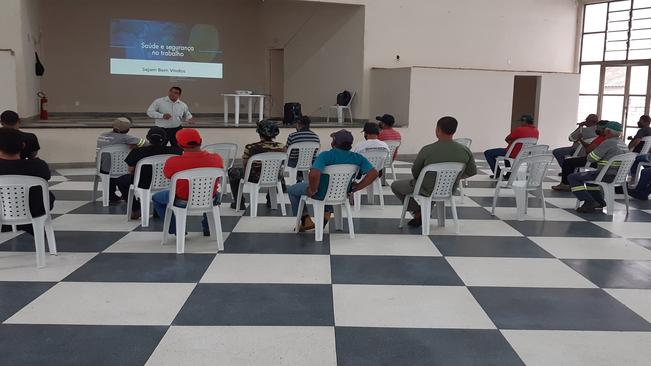 Segurança do Trabalho ? Servidores do meio ambiente passam por treinamento