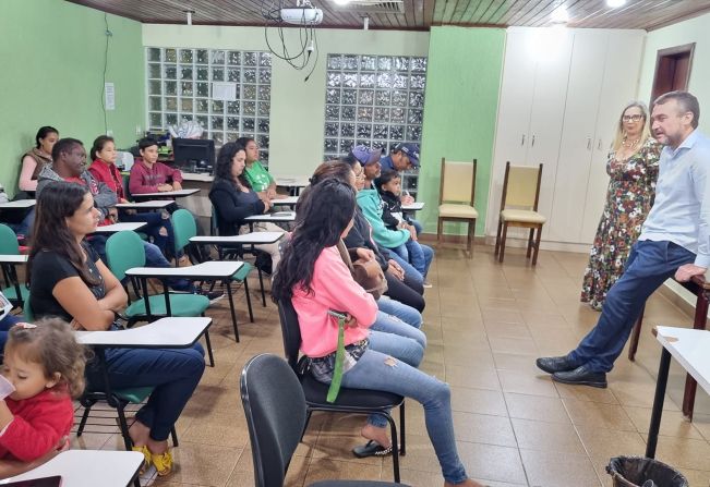 Prefeito recebe comitiva de pais de alunos de Calógeras 