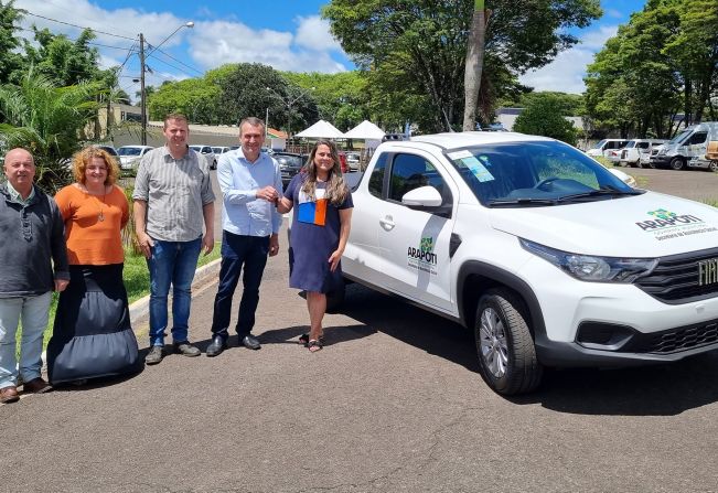 Prefeitura adquire caminhonete para a Assistência Social