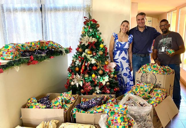 CERCA DE 2 MIL BRINQUEDOS ARRECADADOS PARA ENTREGA NO PARQUE DO PAPAI NOEL