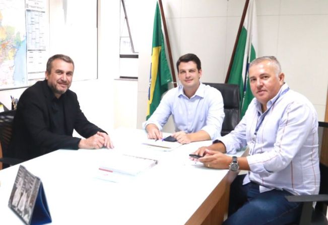 Prefeito visita SECID em Curitiba