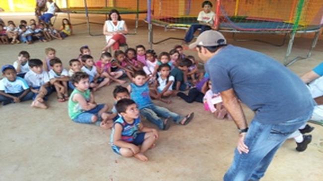 Agentes de endemias realizam atividades educativas sobre a dengue