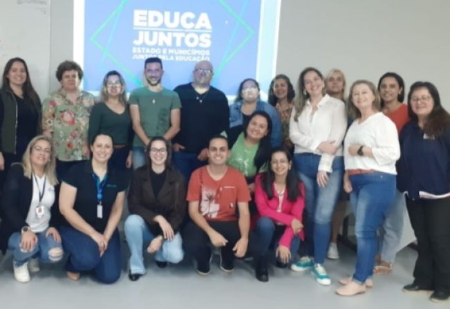 Assessoras da secretaria de Educação participam de reunião no Núcleo Regional de Educação