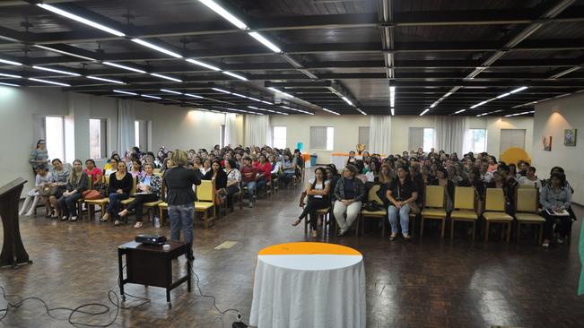 ReuniÃ£o pedagÃ³gica aborda o Dia Mundial Contra o Abuso Infanto-juvenil