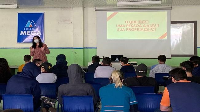 Setembro Amarelo - Psicóloga do NASF dá palestra a adolescentes