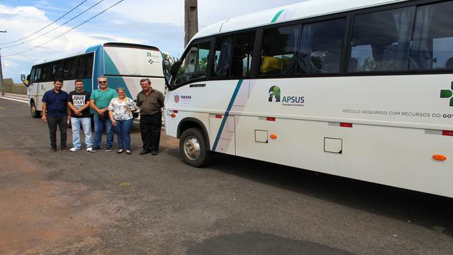 Arapoti recebe dois novos Ã´nibus para transporte de pacientes